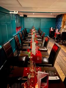 A restaurant or other place to eat at The Bull Inn 