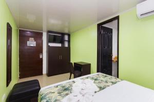 Postel nebo postele na pokoji v ubytování Hotel Marina Suites By GEH Suites
