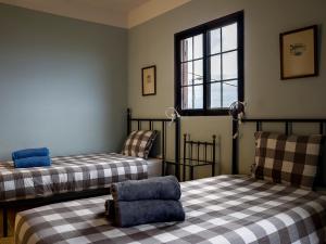 Posteľ alebo postele v izbe v ubytovaní Apartamentos Finca La Cruz
