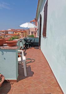A balcony or terrace at Murphy Holiday Home - Mongiardino 01 Még 7 kép