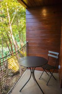 Caparica Azores Ecolodge的阳台或露台