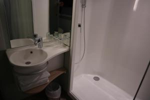 Koupelna v ubytování ibis Budget Le Treport Mers Les Bains