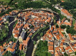 Nespecifikovaný výhled na destinaci Český Krumlov nebo výhled na město při pohledu z hotelu