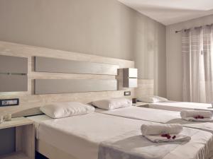 Postel nebo postele na pokoji v ubytování Savvas-Deval Hotel