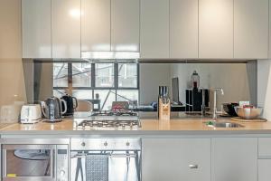 A kitchen or kitchenette at The Darling Harbour Suites Sydney CBD