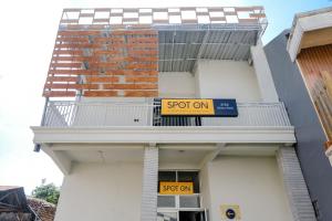 a building with a sign that reads spot on at SPOT ON 2723 Gatsu Kost in Nganjuk