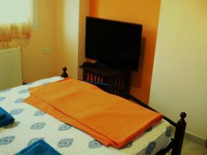 A bed or beds in a room at Dimitrios Apartments