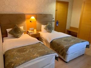 Postel nebo postele na pokoji v ubytování Adana Yukselhan Hotel