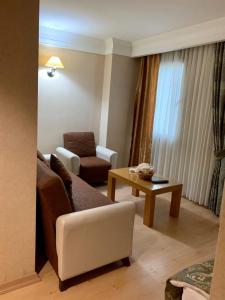 Posezení v ubytování Adana Yukselhan Hotel