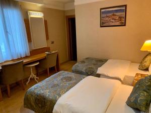 Postel nebo postele na pokoji v ubytování Adana Yukselhan Hotel