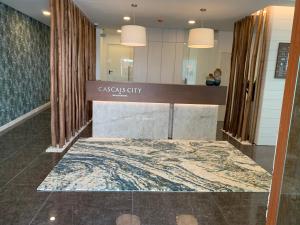 a lobby with a cashfield city sign and a rug at Cascais City & Beach Hotel in Cascais