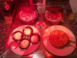 Comida en o cerca de este hotel