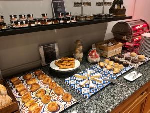 Comida en o cerca de este hotel