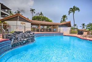 Bazen u ili blizu objekta Kailua-Kona Condo with Resort Access and Ocean View!