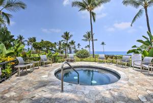 Piscina de la sau aproape de Kailua-Kona Condo with Resort Access and Ocean View!