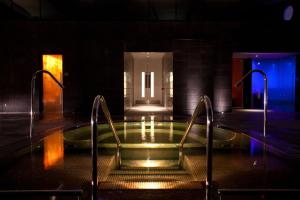 Uma área de estar em Lifehouse Spa And Hotel