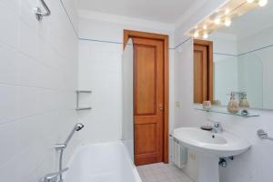 a bathroom with a sink and a toilet and a tub at Agriturismo Pimpinnacolo in Porto Ercole