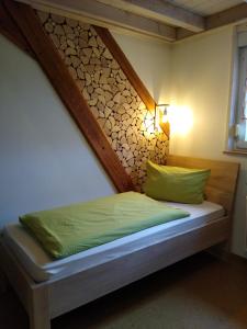 En eller flere senge i et værelse på Lehmannshof Ferienwohnungen