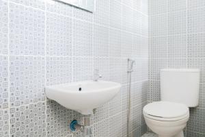 Koupelna v ubytování Wisma Mutiara + 21 fotografií
