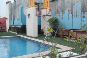 a swimming pool in front of a building at Gran Hotel Parana in Asuncion