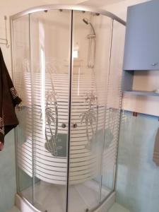 Ett badrum på Villa Edera Residence - Gazda Profesionista