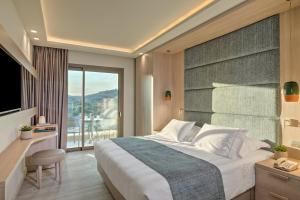 Posteľ alebo postele v izbe v ubytovaní Amada Colossos Resort