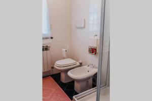 Koupelna v ubytování La Vivagna - Casa vista mare tra gli ulivi + 33 fotografií