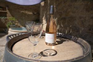 Nápoje v ubytování Une Chambre en Luberon + 12 fotografií