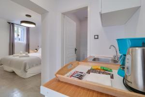 Posteľ alebo postele v izbe v ubytovaní Athens Residence Apartments