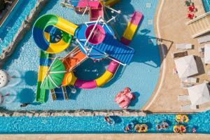 Bazén v ubytovaní Amada Colossos Resort alebo v jeho blízkosti