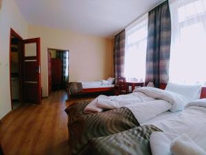Posteľ alebo postele v izbe v ubytovaní Parkowa Rezydencja Hubal