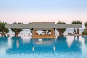 Bazén v ubytovaní Amada Colossos Resort alebo v jeho blízkosti
