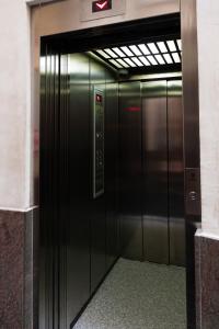 a door that is open to a room with a door at Hostal Paris in Barcelona