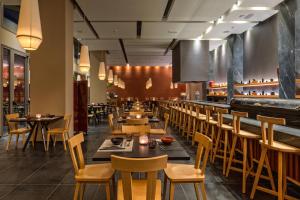 Reštaurácia alebo iné gastronomické zariadenie v ubytovaní Amada Colossos Resort