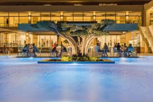 Bazén v ubytovaní Amada Colossos Resort alebo v jeho blízkosti