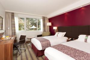 Postel nebo postele na pokoji v ubytování Holiday Inn Lille Ouest Englos by IHG