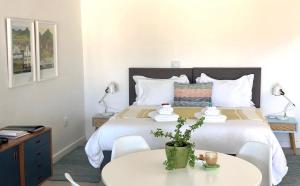 Ένα ή περισσότερα κρεβάτια σε δωμάτιο στο Karee Manor