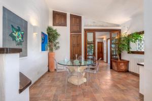 a dining room with a glass table and chairs at Corbezzoli in San Teodoro