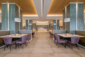 Reštaurácia alebo iné gastronomické zariadenie v ubytovaní Amada Colossos Resort