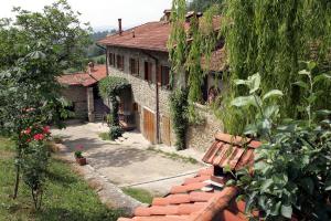 A garden outside Agriturismo Podere Fiume