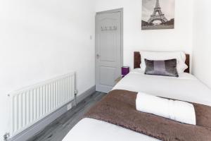 Superb Spacious House For Contractors & Families & Private Parking By Liverpool Short Stay