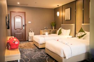 Postel nebo postele na pokoji v ubytování Guangzhou Homies Hotel