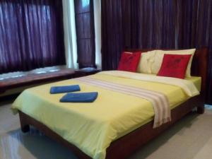 Katil atau katil-katil dalam bilik di Montra Resort