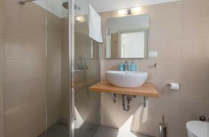 Kúpeľňa v ubytovaní Elegant new villa Laura An with private pool in Porec