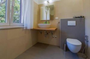 Kúpeľňa v ubytovaní Elegant new villa Laura An with private pool in Porec