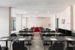 a room filled with tables and chairs with a red carpet at Gran Hotel Brisas del Hum in Mercedes