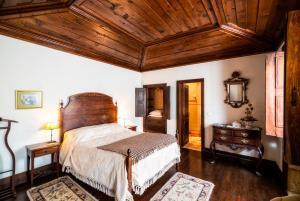 
A bed or beds in a room at Quinta Da Agra
