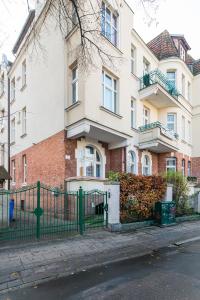 Το κτήριο όπου στεγάζεται  το διαμέρισμα