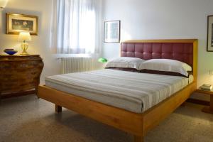 A bed or beds in a room at Casa Fondamente Nuove