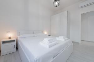 En eller flere senge i et værelse på Realkasa Old Town Flat